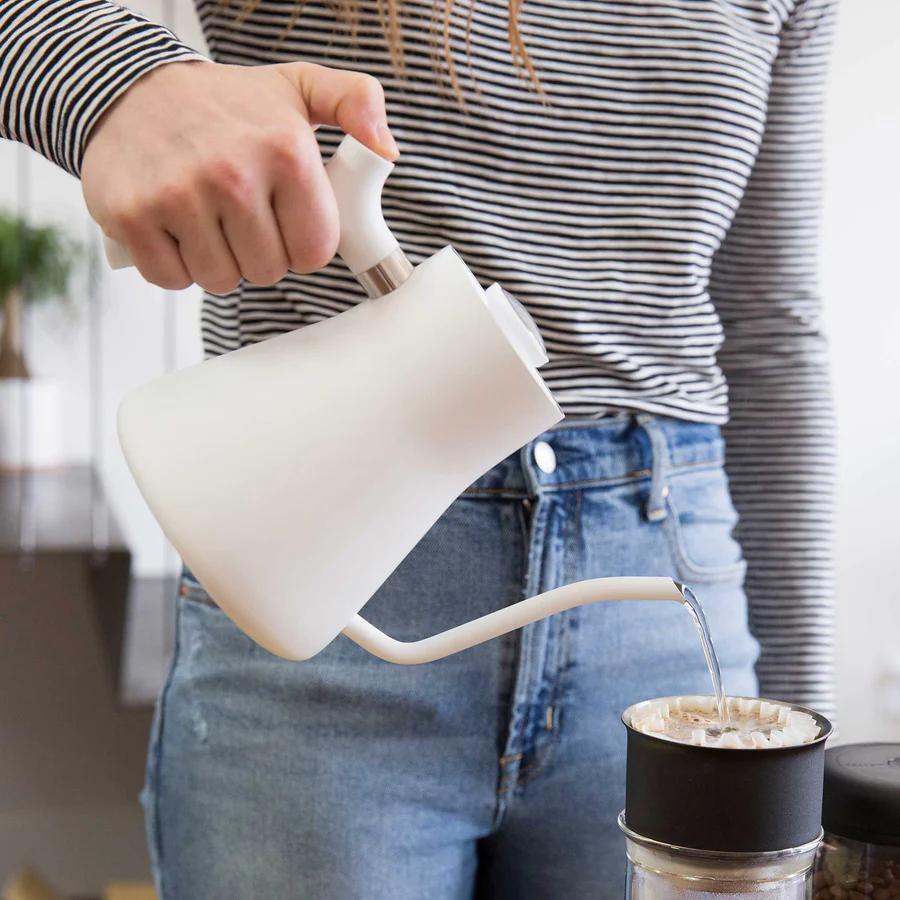 Fellow (フェロー) 直火式 Stagg Pour-Over Kettle（スタッグ プアオーバー ケトル） White