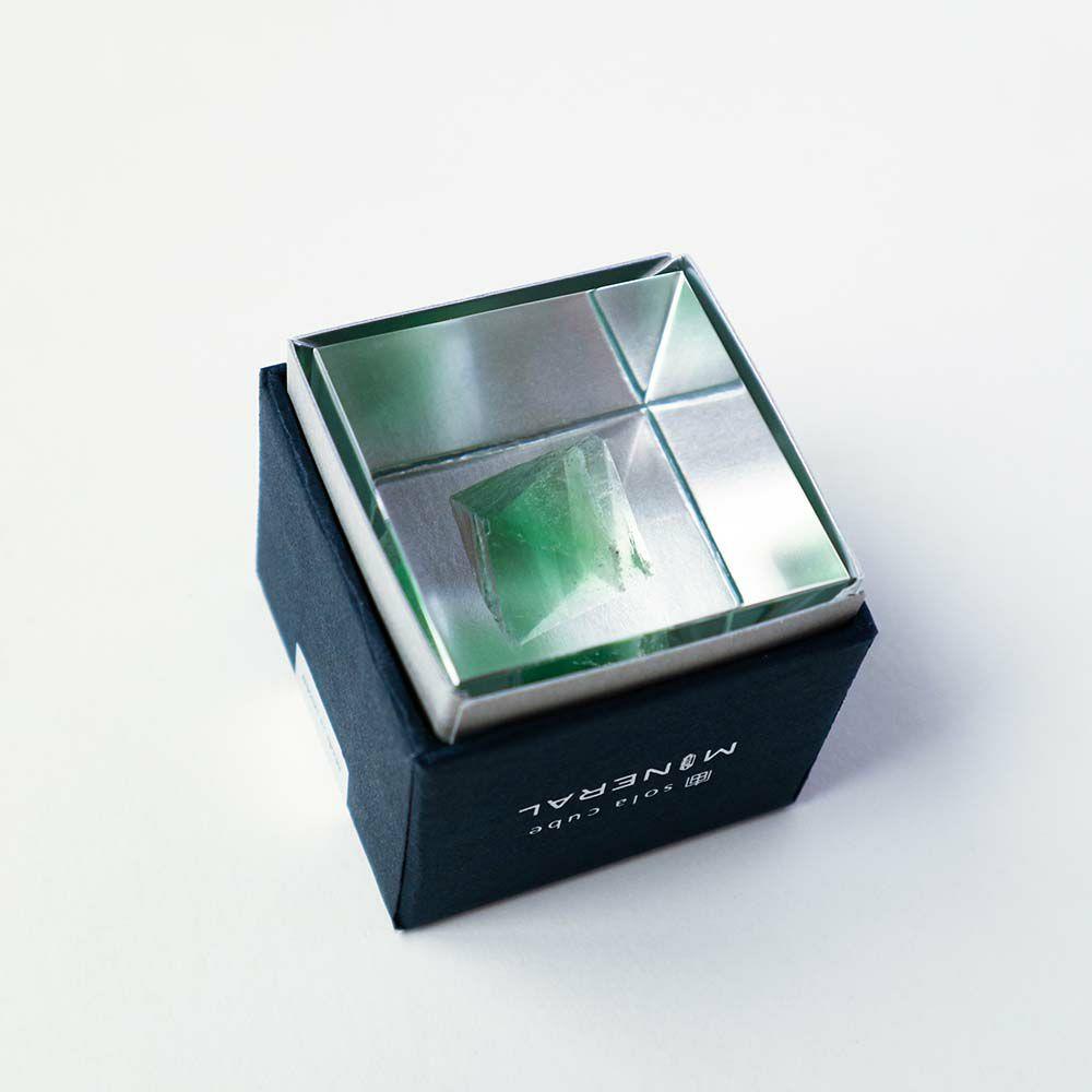 Sola cube　蛍石(4cm)