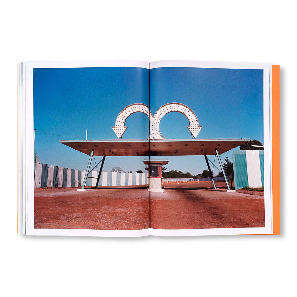 THE OUTLANDS, SELECTED WORKS by William Eggleston（ウィリアム・エグルストン） 写真集